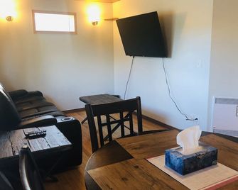 Midnight Sun Vacation Home - Whitehorse - Sala de estar