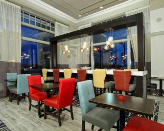 هامبتون إن كانساس سيتي/داون تاون فاينانشل ديستريكت - مدينة كانساس - مطعم