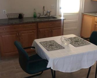 Home Support And Care Llc - Binghamton - Essbereich