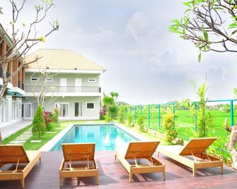 Villa Tangtu Beach Inn - Denpasar - Pool