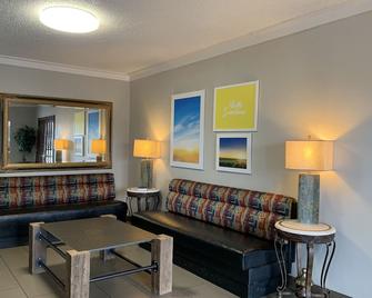 Days Inn by Wyndham Jonesboro AR - Jonesboro - Huiskamer