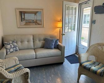 Beautiful One-bedroom Condo With Kitchen - Wildwood Crest - Living room