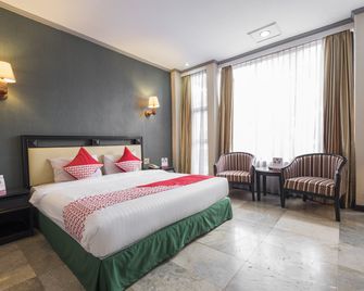 Collection O 637 Yasmin Hotel - Makassar - Bedroom