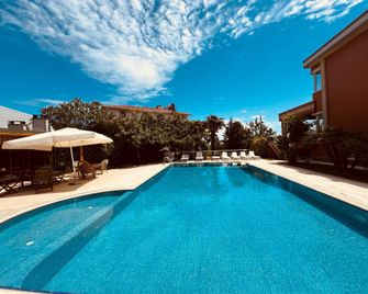 Treekossuite - Karaburun - Pool