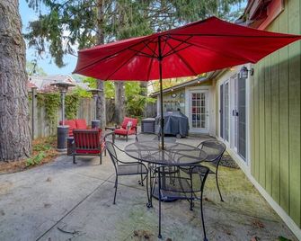 Modern Cabin in Saugatuck with NEW Hot Tub! - Saugatuck - Patio