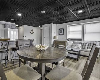 Flx Retreats Conesus Condos- Apt B - Geneseo - Comedor