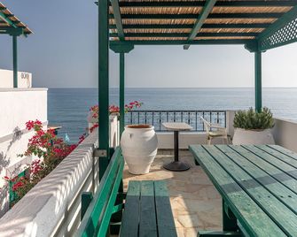 Triton Authentic Cretan Hotel - Tsoutsouros - Balcón