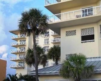 The Beautiful Royal Vista Resort - Pompano Beach - Building