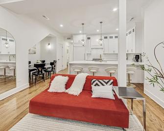 Luxurious Lincoln Park Home with Gourmet Kitchen - Chicago - Sala