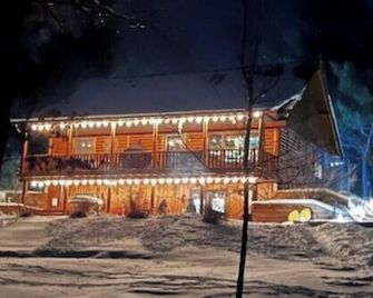 Holy Water's Hideout. - Grayling - Gebouw