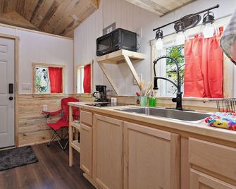 Tiny Living at its Finest… - Central Point - Cocina