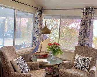 The Oak Bluffs Inn - Oak Bluffs - Living room
