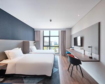 Holiday Inn Express Shanghai Hongqiao North By IHG - Shanghai - Bedroom