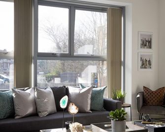 Upton Road Apartments - Watford - Wohnzimmer