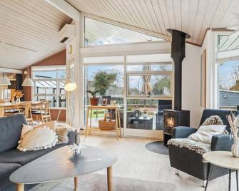 3 Bedroom Pet Friendly Home In Beder - Odder - Olohuone