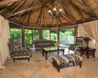 Premier Resort Mpongo Private Game Reserve - East London - Wohnzimmer