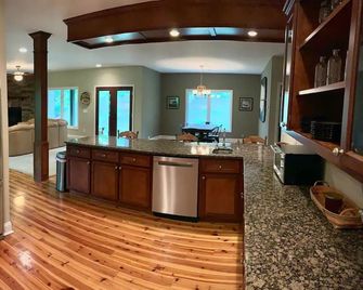 Horse Farm On Private 22 Acres + Trout Pond - Canton - Küche