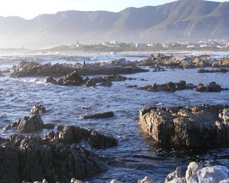 138 Marine Beachfront Guesthouse - Hermanus