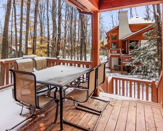 Ski-In 5BR Retreat at Boyne Mtn - Walk to Lifts & Fun! - Boyne Falls - Balcony