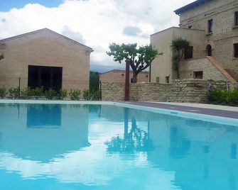Agriturismo La Curtis - Montalto delle Marche - Pool