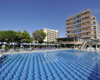 Hotel Palace - Bibione - Piscina