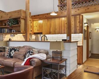Outpost: Chokeberry 3823 - Updated Kitchen and Bathroom - Wilson - Living room