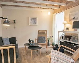 Cozy Holiday Home in Ærøskøbing near Sea - Ærøskøbing - Living room