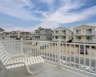 Steps to Beach: Townhome w/ Balcony in Ocean City - Ocean City - Balcony