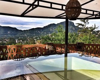 Incredible Views in this culinary retreat - home of the famous Chef Ana - Tepoztlán - Varanda