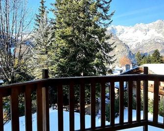 Mont Blanc Apartment- Bluchalet - Courmayeur - Varanda