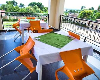 Airport Hotel Entebbe - Entebbe - Balkon