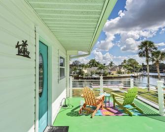 Cotee River Tiki Hut - New Port Richey - Balcony