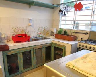 Hostal El Aguacate - Cali - Kitchen