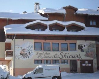 Hôtel les skieurs - Bellevaux - Building