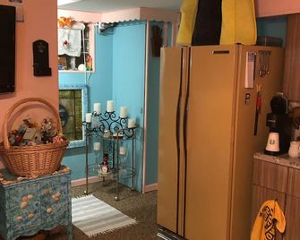 Cozy Pittsburgh getaway - Pittsburgh - Living room