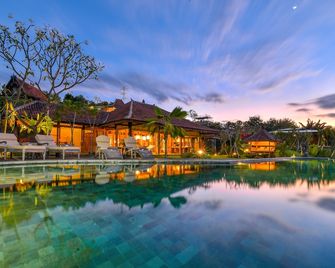 Villa Madoe Sumberkima Hill Retreat - Gerokgak - Pool