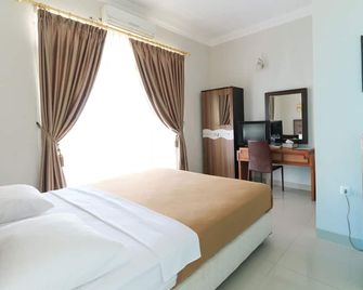 Ge Jacmart Homestay Makassar - Makassar - Bedroom