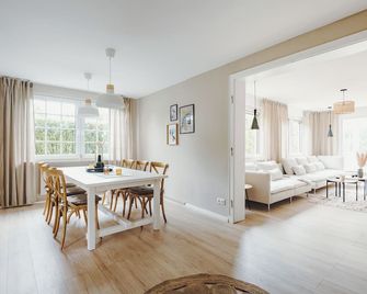 Stadthytte Ferienhaus - Rostock - Comedor