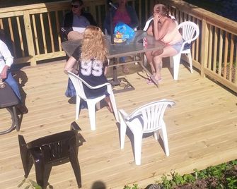 Waterfront Farmhouse - Warrensburg - Balcony