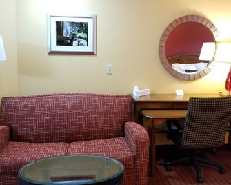 Dew Drop Inn - Forks - Living room