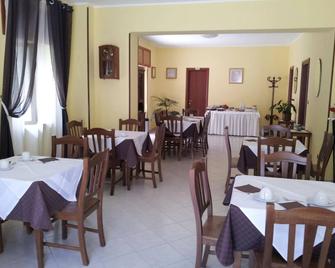 Holiday B&B - Vico del Gargano - Ресторан