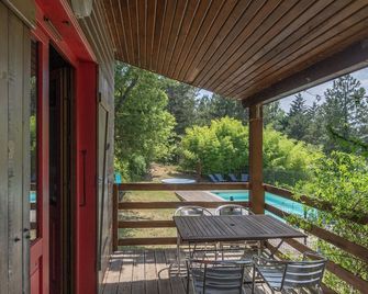 Chalet Rouge - Piscine Partagée - Saint-Laurent-sous-Coiron - Balcon