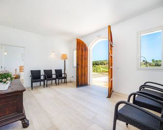 Farmhouse 'Son Crespi Vell 2' with Mountain View and Private Terrace - Manacor - Wohnzimmer