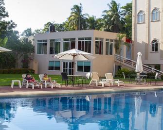 Hotel Baez Paraiso - Paraiso - Pool