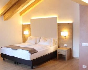 Hotel Collini - Pinzolo - Bedroom