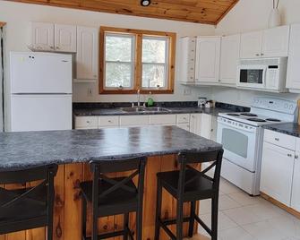 Muskoka 4 season escape for friends & family - Bracebridge - Kitchen
