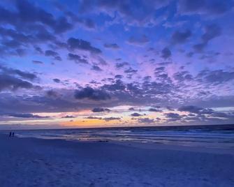 The Crestview Beach House - Crestview - Strand
