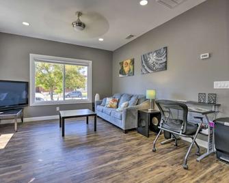 New! Sleek & Modern Bay Area Apartment W/ Patio! - Fremont - Obývací pokoj