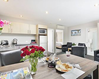 Arthur's Court Motor Lodge - כרייסטצ'רץ' - חדר אוכל