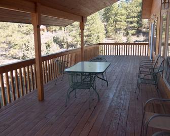 Spacious cabin w/ WIFI and Central Air near Zion and Bryce - Alton - Balcón